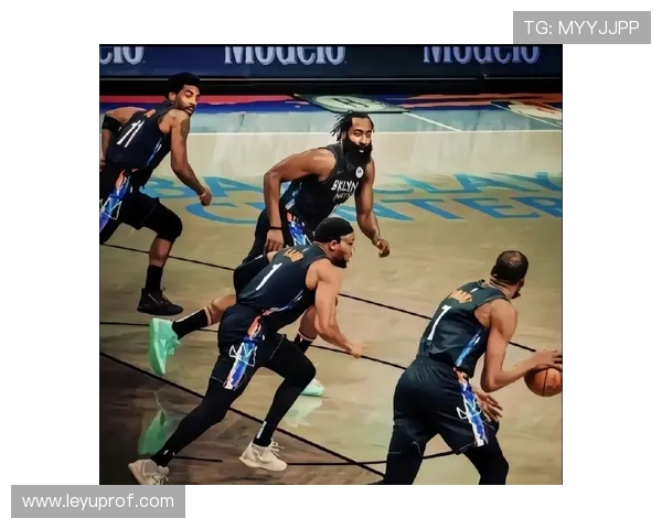 哈登持续高效突破对比欧文，提升篮网关键时刻得分能力