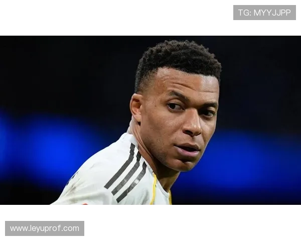 姆巴佩战术角色解析：个人决策与团队协作如何平衡