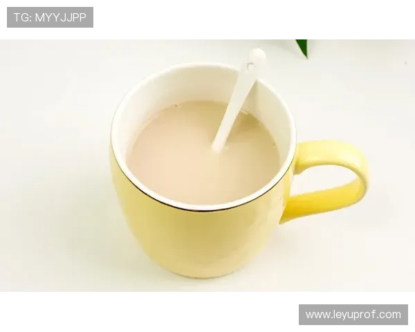 练俊杰家的冰箱里塞满蛋白粉，连饮料都是按克称着喝的