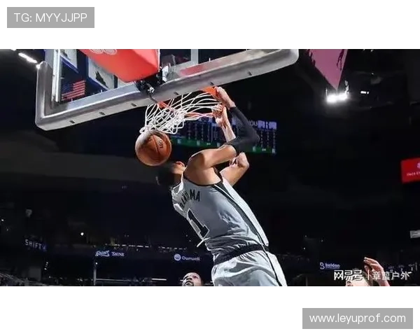 文班亚马挡拆制造错位 高效得分但组织不及约基奇