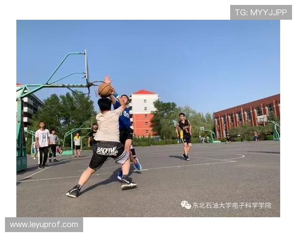篮球规则解析:起跳接触判罚的核心原则与案例详解